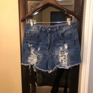 Size 7 Almost Famous shorts
